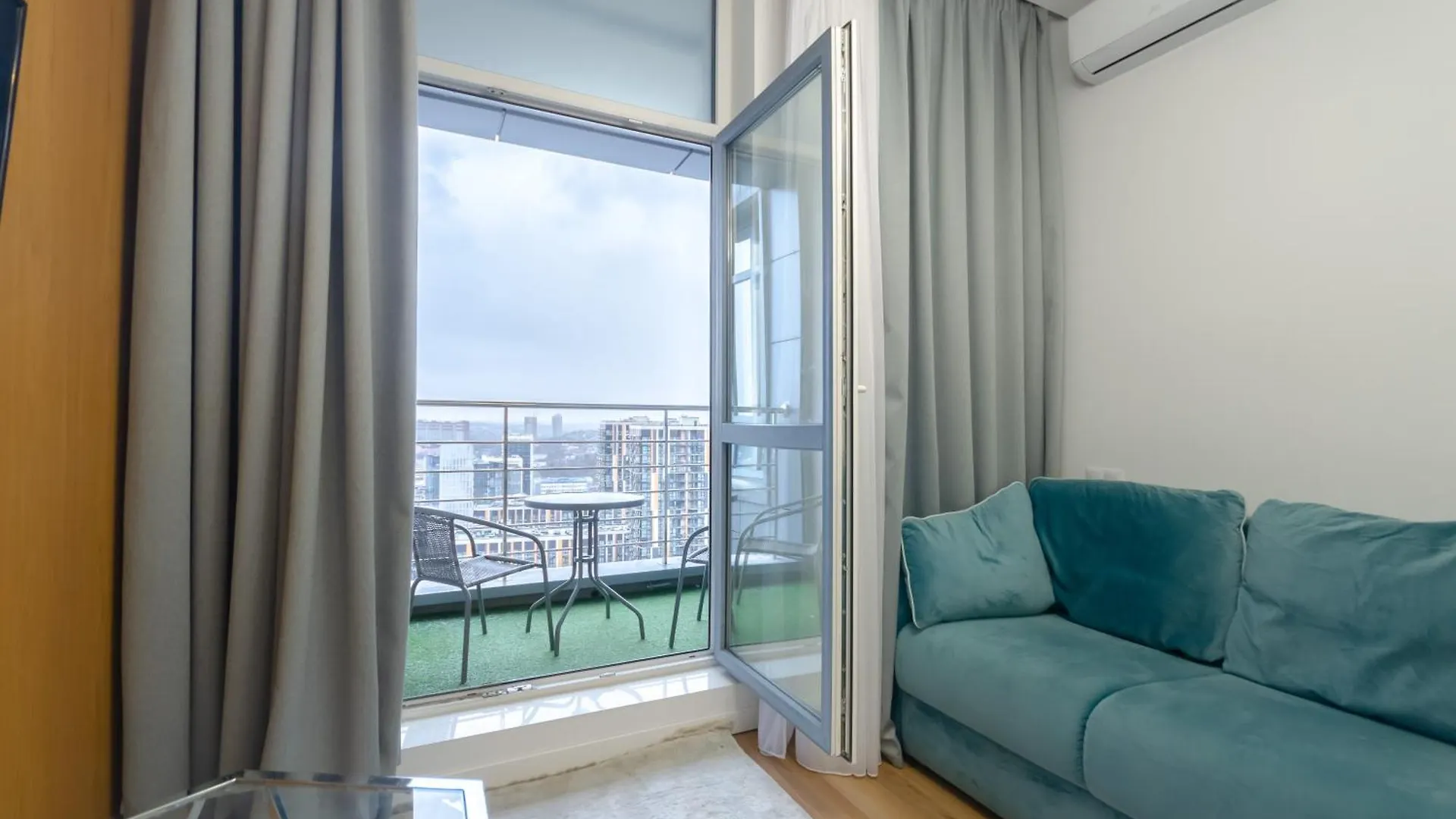 Petrovdom 408-467-471-277-377 In Central Park Cozy Apartments Kyiv Ukraine