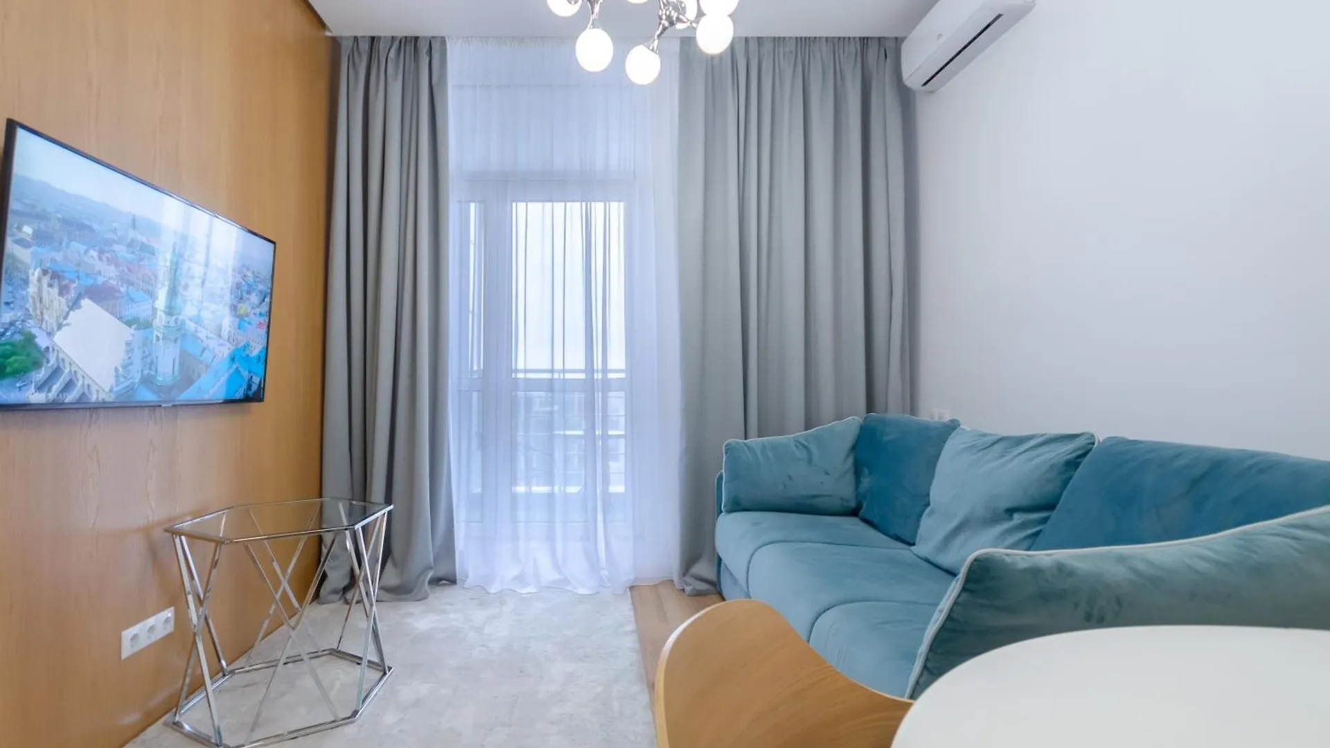 Petrovdom 408-467-471-277-377 In Central Park Cozy Apartments Kyiv