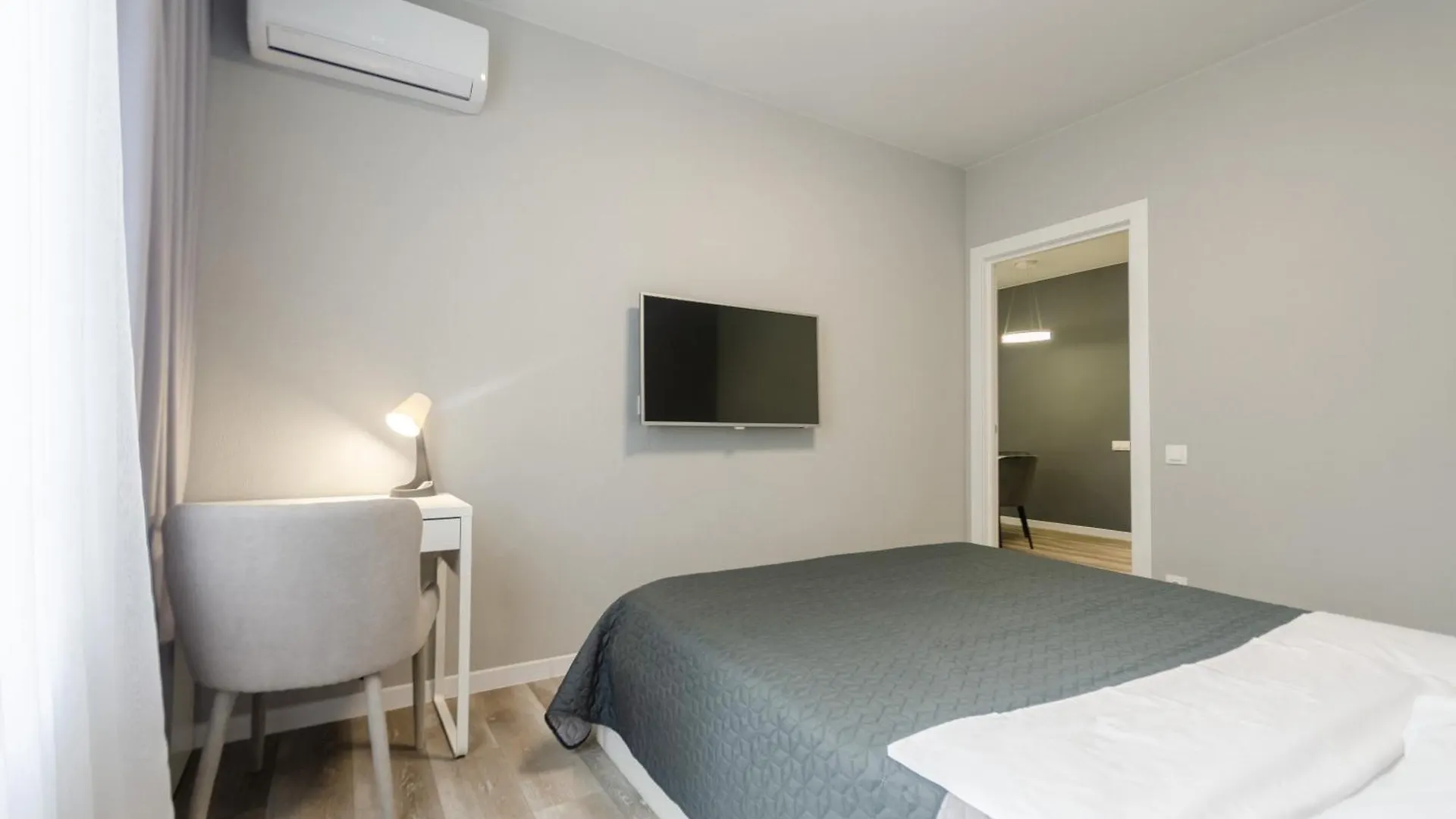 Petrovdom 408-467-471-277-377 In Central Park Cozy Apartments Kyiv