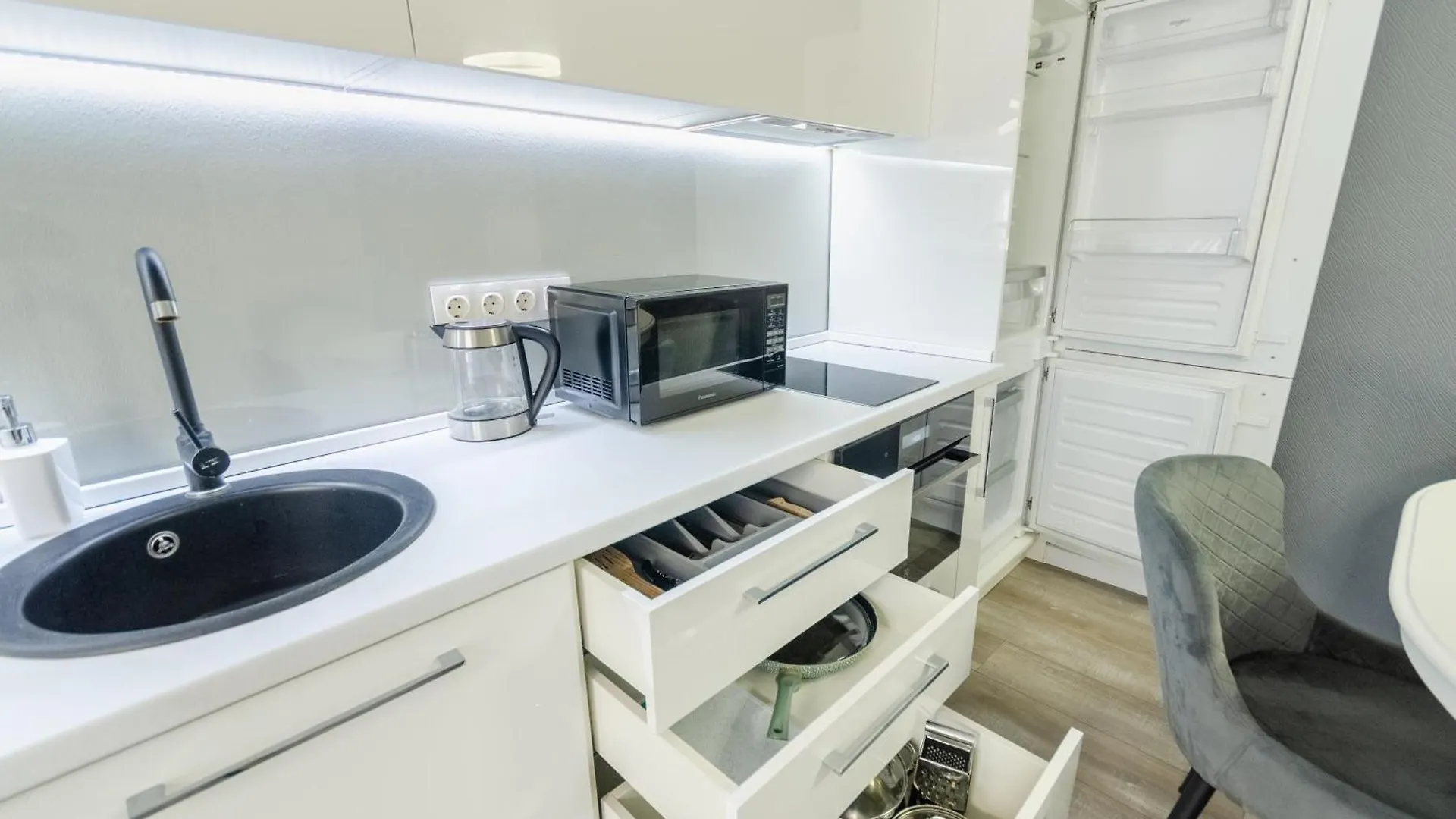 Petrovdom 408-467-471-277-377 In Central Park Cozy Apartments Kyiv Ukraine