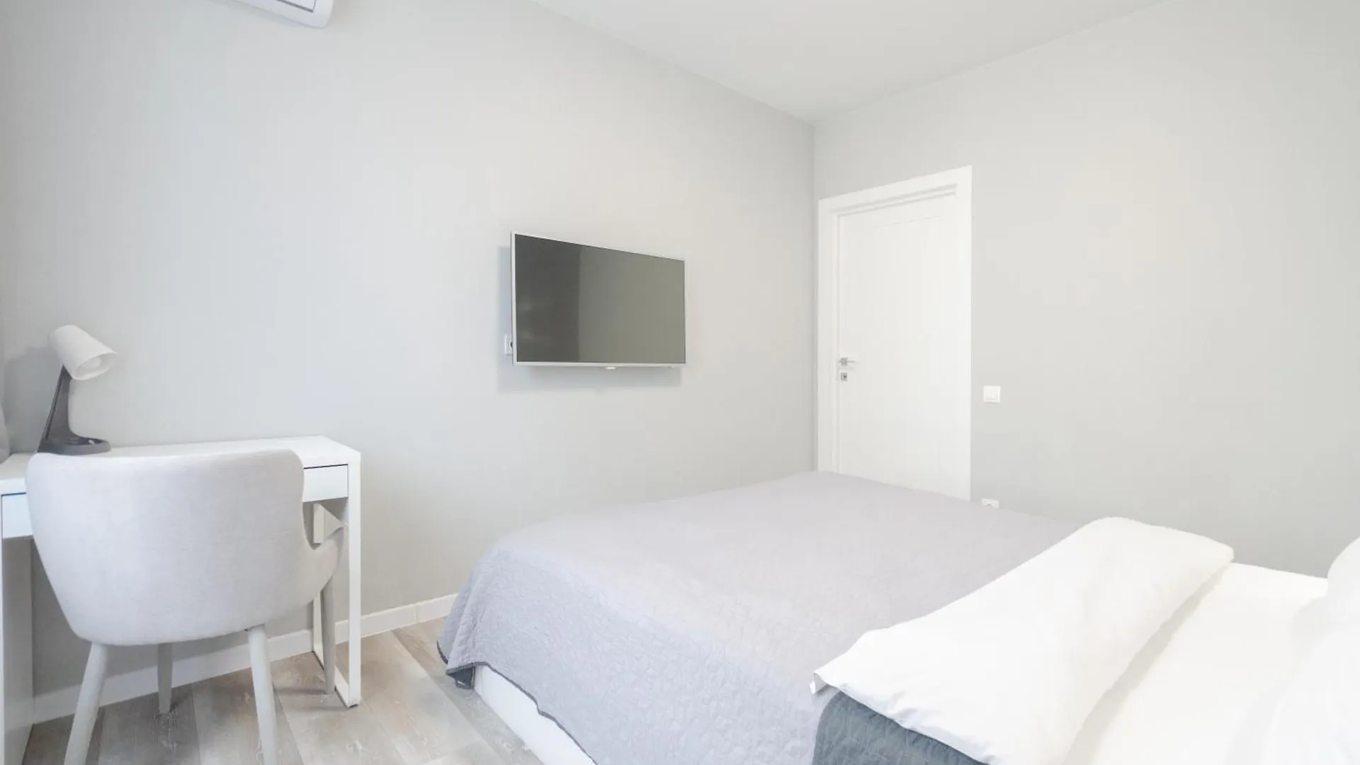 Petrovdom 408-467-471-277-377 In Central Park Cozy Apartments キエフ